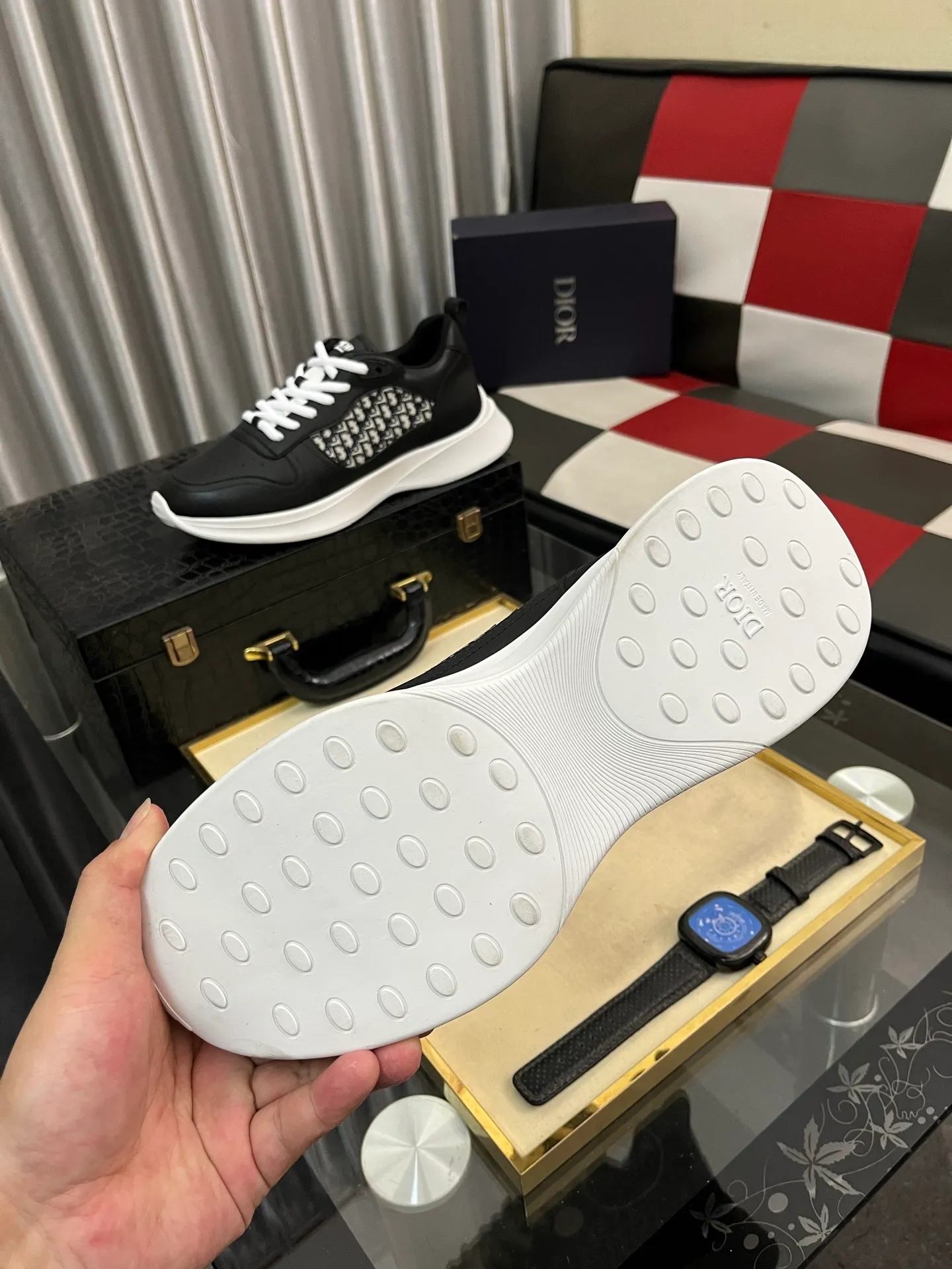 Men's shoes💰: 380⌚️⌚️[Dior] Dior's new men's genuine leather casual shoes, the highest version on the market, any comparison is welcome🆚! The original leather has excellent texture and is super high-end! Fetal sheep net lining imported from Italy, removable pad! Luxurious materials and fine workmanship, highly recommended! Code number: 38-445️⃣Colors available